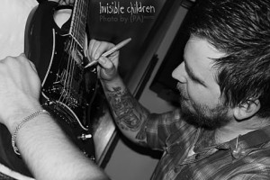 thrice dustin kensrue signing guitar