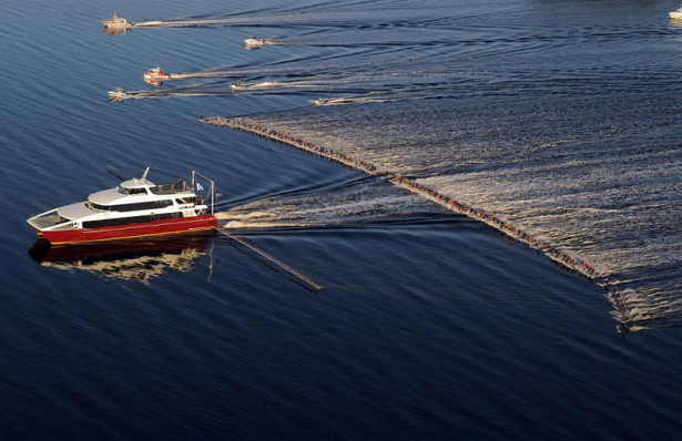 154 water-skiers from around the world gather in Strahan, Tasmania to attempt to set a new world record. To qualify, the skiers had to stay upright for a full nautical mile.