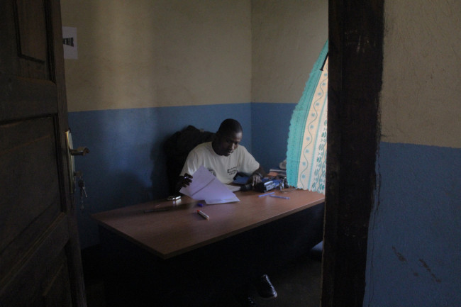 Twice a day, the team in our Dungu office hosts an HF radio call with all of the communities in Congo within our Early Warning Network. During these calls, communities are able to report on recent LRA activity in their area.